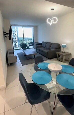 Interior - Miami Capital Del Sol

 (Doral)