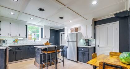 4 Mi to Liberty U: Huge Home w/ Yard & Hot Tub