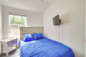 2 bedrooms, iron/ironing board, Internet, bed sheets