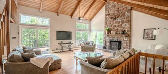 Lakeside at Elk Lodge W/ Hot Tub