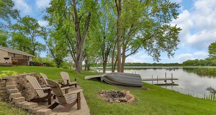 Beautiful and Clean 2 Bedroom Cottage on Clearwater Lake