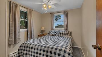 2 bedrooms, iron/ironing board, WiFi (free), bed sheets