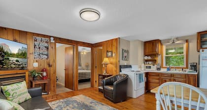 Beautiful and Clean 2 Bedroom Cottage on Clearwater Lake