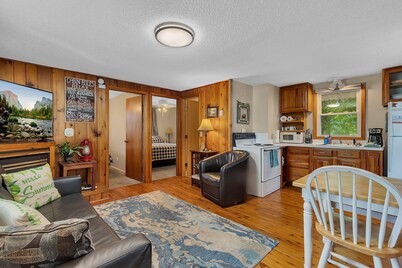 Beautiful and Clean 2 Bedroom Cottage on Clearwater Lake