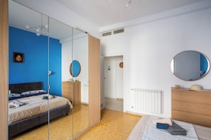 2 bedrooms, iron/ironing board, WiFi, bed sheets - At Tana's house... in the heart of Gaeta (Gaeta)