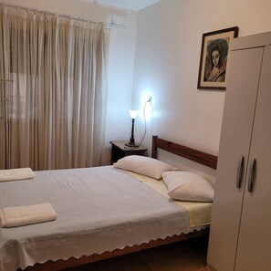 Chambre Double | Espace de travail pour ordinateur portable, Wi-Fi gratuit