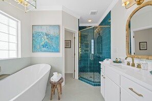 Shower, towels - New! Fully Renovated Home in Kiva Dunes (Gulf Shores)