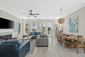 Smart TV, tavolo da ping pong, libri