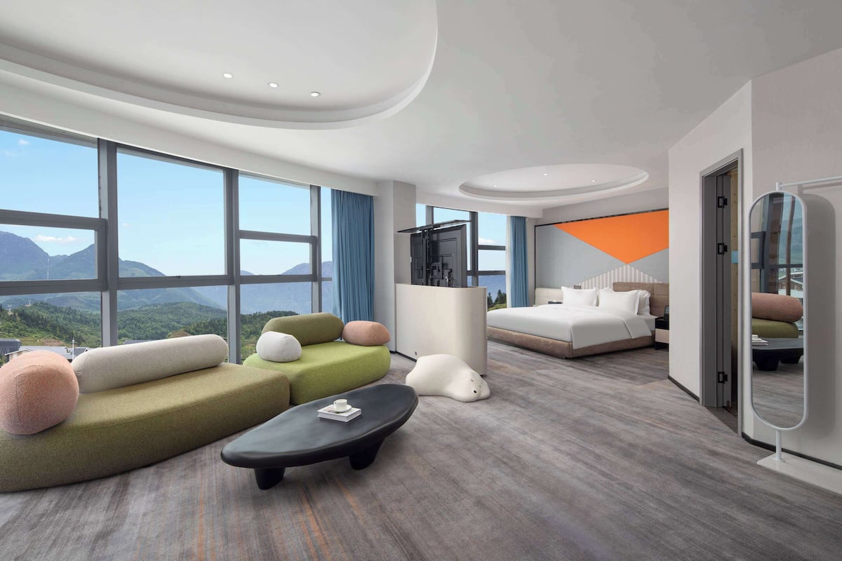 Suite, 1 Tempat Tidur King, Bebas Asap Rokok, pemandangan gunung