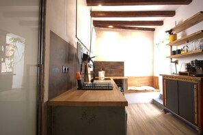 Fridge, microwave, oven, coffee/tea maker
