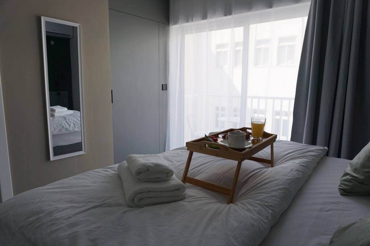 Chambre Deluxe double, balcon, vue sur la ville | Draps en coton égyptien, literie de qualité, couette en duvet