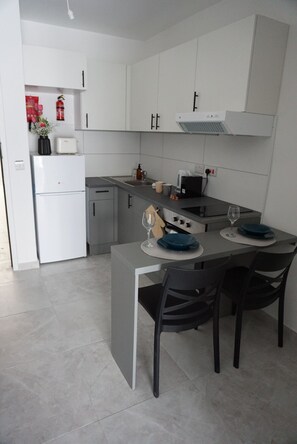 Family Studio Suite, City View | Private kitchen | Full-sized fridge, microwave, oven, stovetop