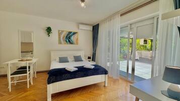 Classic dubbelrum | Sängtillbehör av högsta kvalitet, skrivbord och ljudisolering