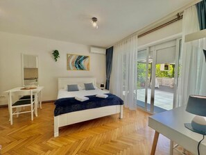 經典雙人房 | 高級寢具、書桌、隔音、熨斗/熨衣板