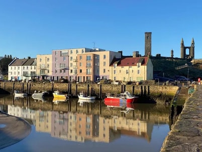 St Andrews Luxury 2-bed House, Sleeps 4