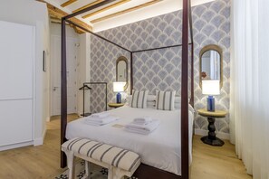 Iron/ironing board, free WiFi, bed sheets - Palacio Vegafuente 0.1 (Málaga)