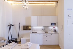 In-room safe, iron/ironing board, free WiFi, bed sheets - Palacio Vegafuente 0.2 (Málaga)