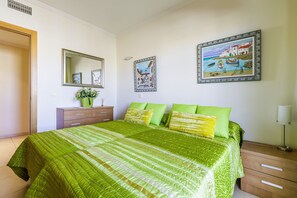 2 quartos, ferros/tábuas de passar roupa, Wi-Fi de cortesia