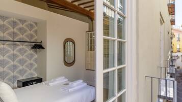 Coffres-forts dans les chambres, fer et planche Ă repasser