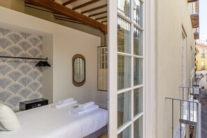 Cofres nos quartos, ferros/tábuas de passar roupa, Wi-Fi de cortesia