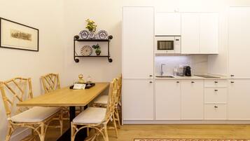 Réfrigérateur, micro-ondes, four, lave-vaisselle