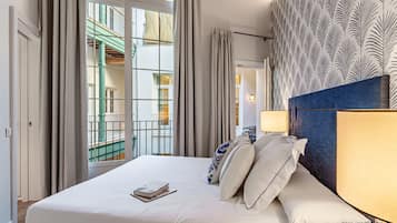 Tabla de planchar con plancha, wifi gratis, ropa de cama