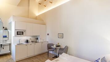 Een strijkplank/strijkijzer, gratis wifi, beddengoed