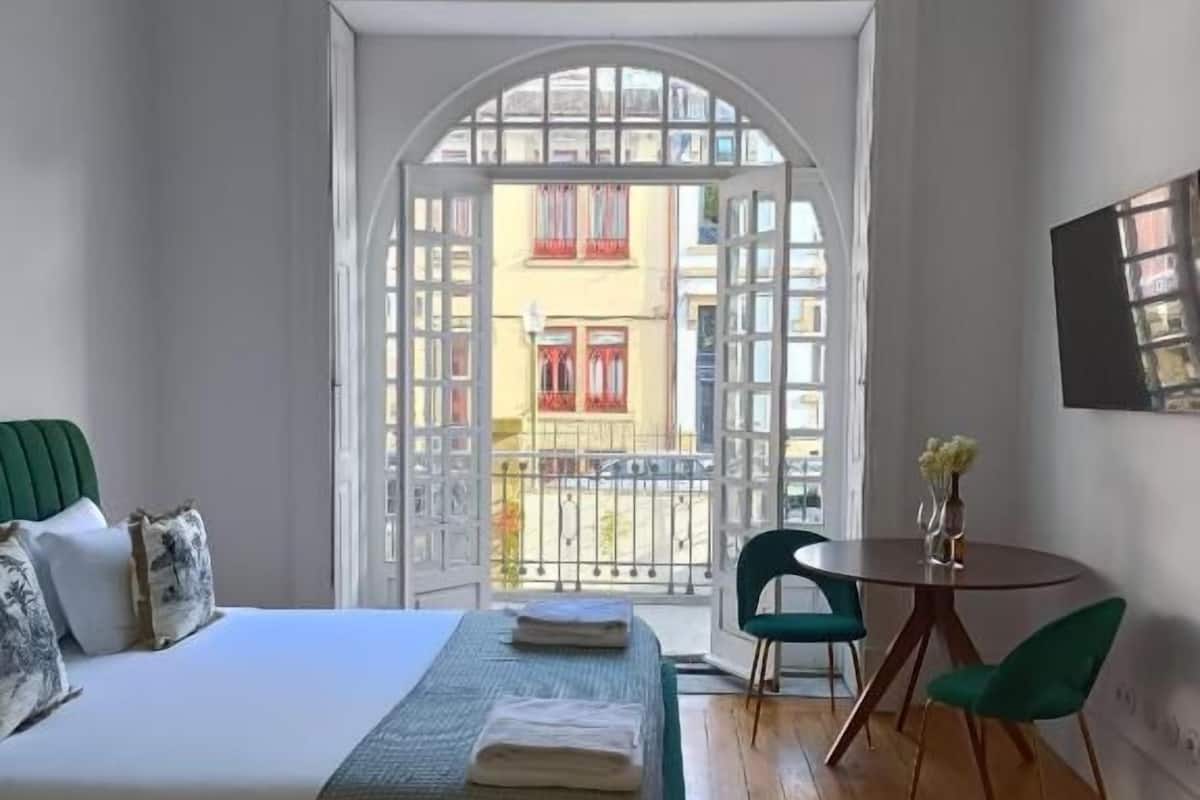 Habitación Royal | Camas con efecto memoria, decoración personalizada y muebles diferentes
