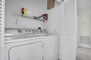 Interior - Ventur Oasis | Cozy Hollywood Private Pool Retreat (Hollywood)