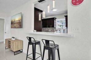 Fridge, microwave, oven, stovetop - Ventur Oasis | Cozy Hollywood Private Pool Retreat (Hollywood)