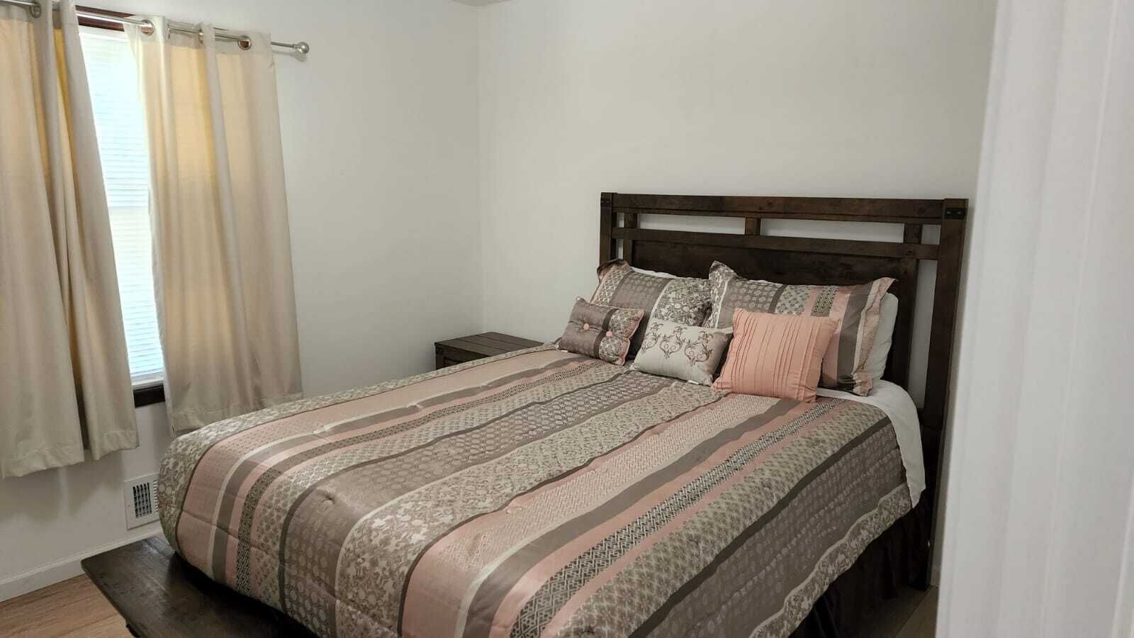 3 chambres, fer et planche à repasser, Wi-Fi, draps fournis