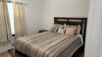 3 chambres, fer et planche à repasser, Wi-Fi, draps fournis