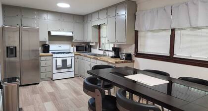 Very nice neighborhood, extra piecefull, 10 minutes from ATL international