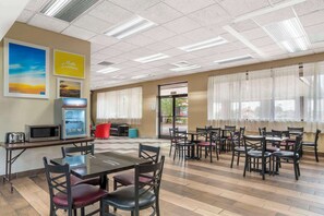 Free daily on-the-go breakfast - Quality Inn near Speedway (Wilkesboro)