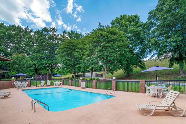 Pool - Quality Inn near Speedway (Wilkesboro)