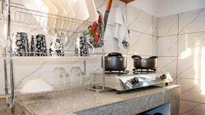 Căn hộ Elite | Bếp riêng | Tủ lạnh, lò vi sóng, dụng cụ nấu nướng/bát dĩa/dao nĩa 