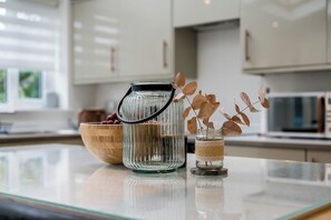 Kühlschrank, Mikrowelle, Geschirrspüler