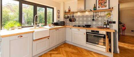 Fridge, microwave, oven, dishwasher