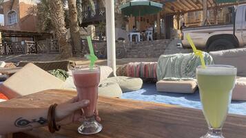 Tempat makan outdoor