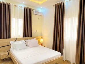 2 quartos, ferros/tábuas de passar roupa, Wi-Fi, roupa de cama