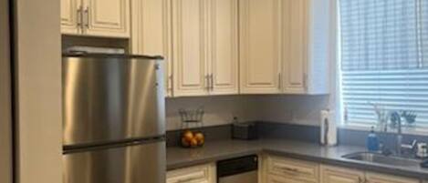 Microondas, horno y parrilla de estufa