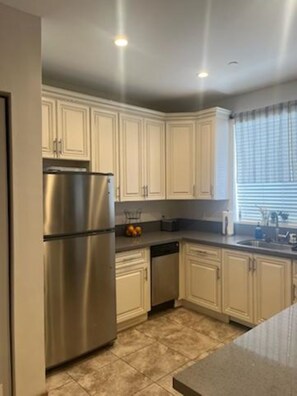 Microwave, oven, stovetop - East Hollywood Hangout! location with a view (Los Angeles)