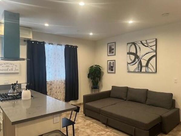 Smart TV - East Hollywood Hangout! location with a view (Los Angeles)