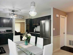 Fridge, oven, stovetop, dishwasher