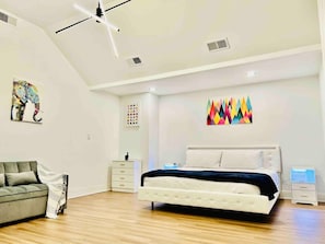 4 habitaciones, escritorio, tabla de planchar con plancha y wifi 