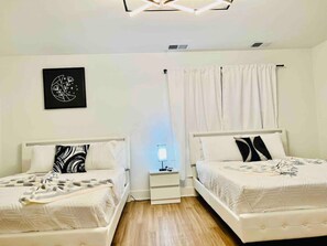 4 Schlafzimmer, Schreibtisch, Bügeleisen/Bügelbrett, WLAN