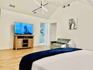 4 bedrooms, desk, iron/ironing board, WiFi