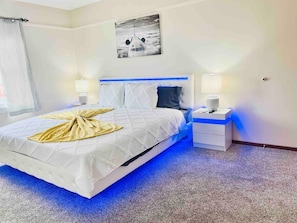4 bedrooms, desk, iron/ironing board, WiFi
