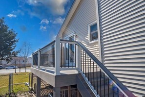 Exterior - Family Haven in Prime location (Streamwood)