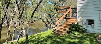 Come stay at this darling cozy cottage right on the creek.